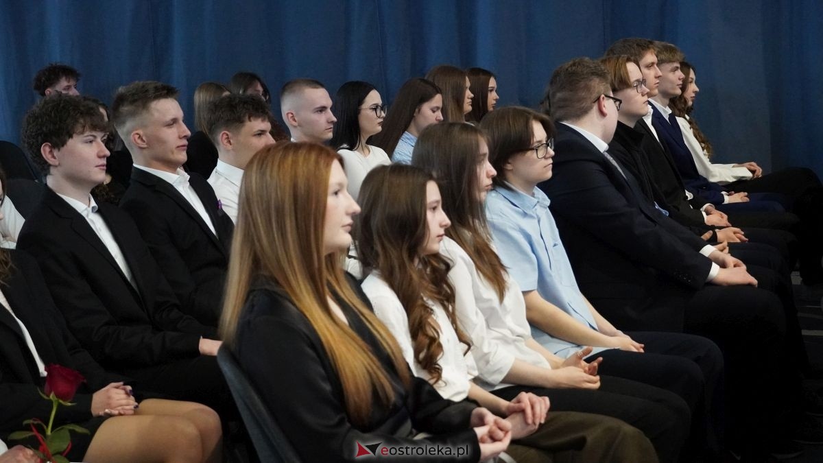 Maturzyści I LO im. Gen. Józefa Bema odebrali świadectwa dojrzałości [24.04.2026] - zdjęcie #59 - eOstroleka.pl