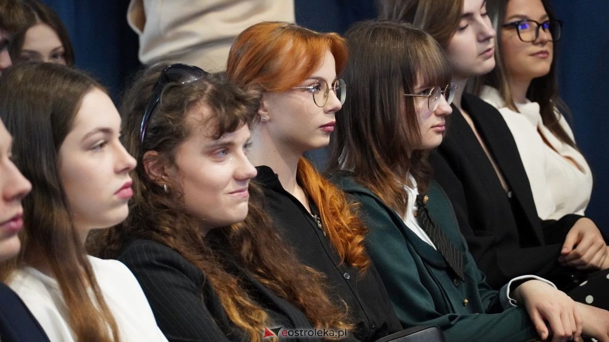 Maturzyści I LO im. Gen. Józefa Bema odebrali świadectwa dojrzałości [24.04.2026] - zdjęcie #58 - eOstroleka.pl