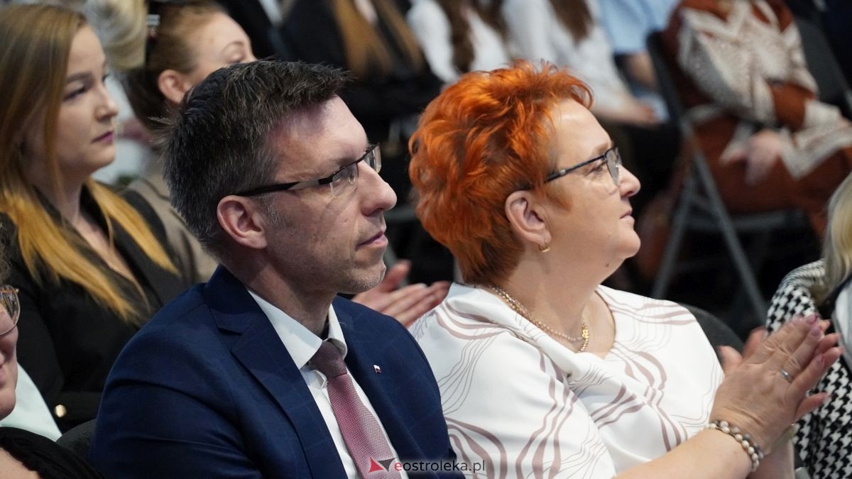 Maturzyści I LO im. Gen. Józefa Bema odebrali świadectwa dojrzałości [24.04.2026] - zdjęcie #56 - eOstroleka.pl