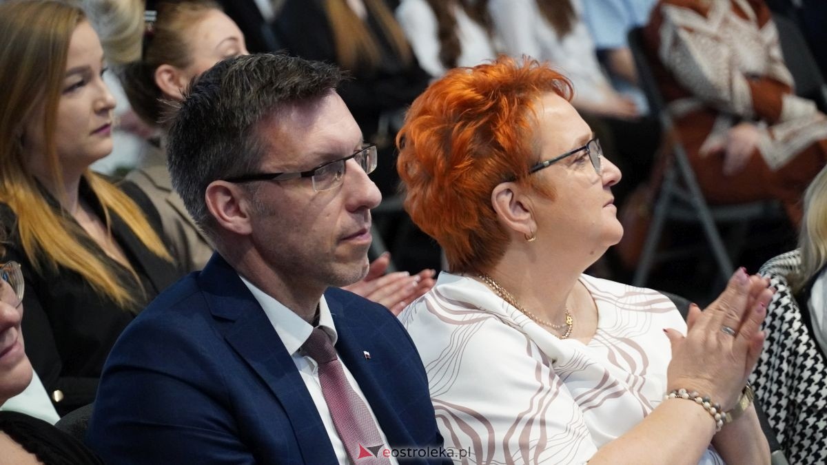 Maturzyści I LO im. Gen. Józefa Bema odebrali świadectwa dojrzałości [24.04.2026] - zdjęcie #55 - eOstroleka.pl