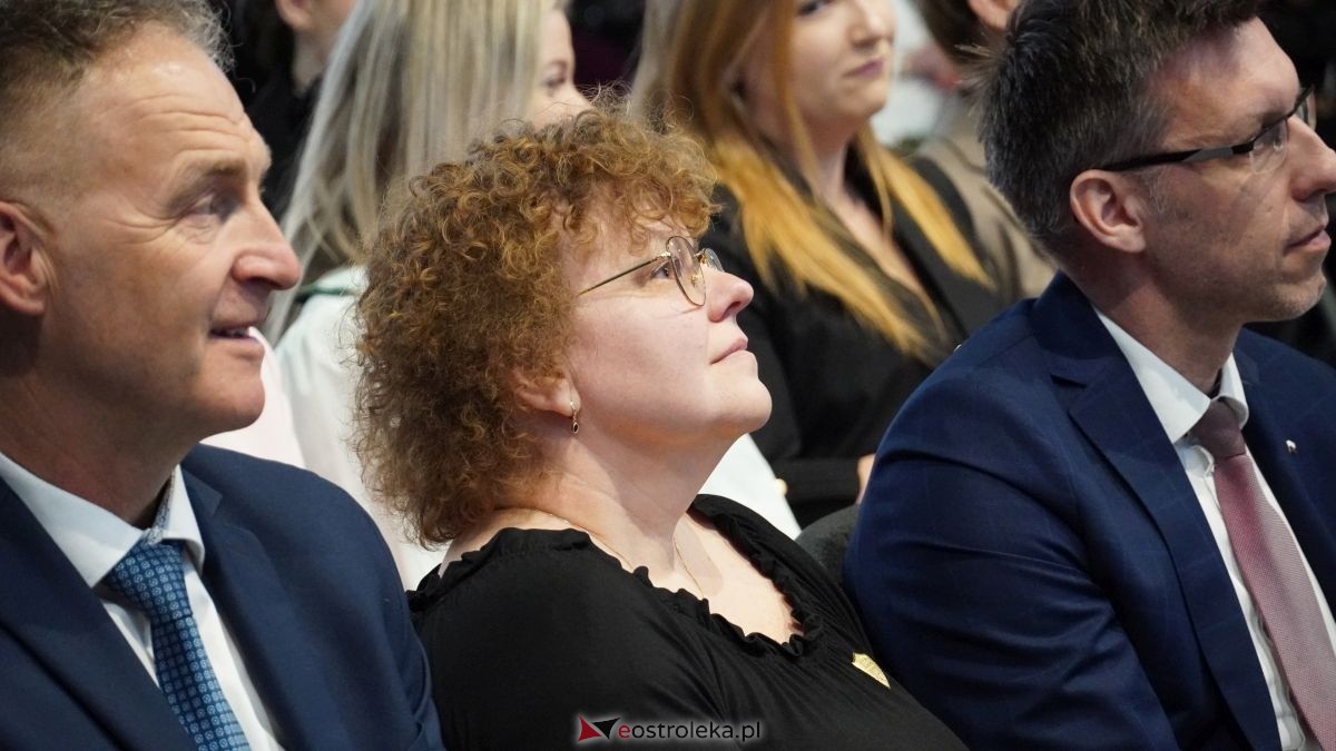 Maturzyści I LO im. Gen. Józefa Bema odebrali świadectwa dojrzałości [24.04.2026] - zdjęcie #53 - eOstroleka.pl