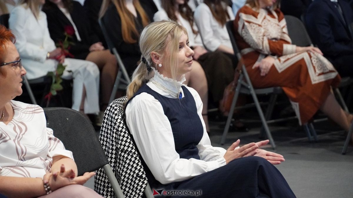 Maturzyści I LO im. Gen. Józefa Bema odebrali świadectwa dojrzałości [24.04.2026] - zdjęcie #51 - eOstroleka.pl