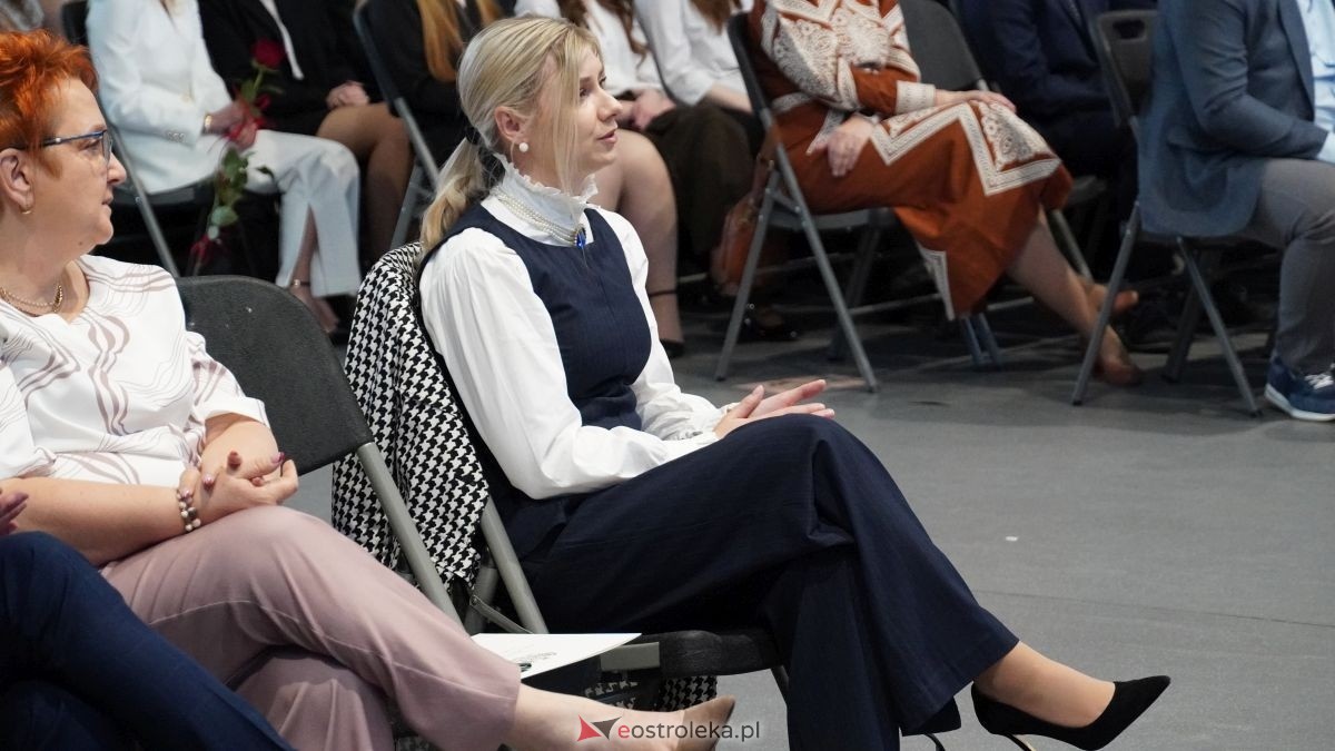 Maturzyści I LO im. Gen. Józefa Bema odebrali świadectwa dojrzałości [24.04.2026] - zdjęcie #50 - eOstroleka.pl