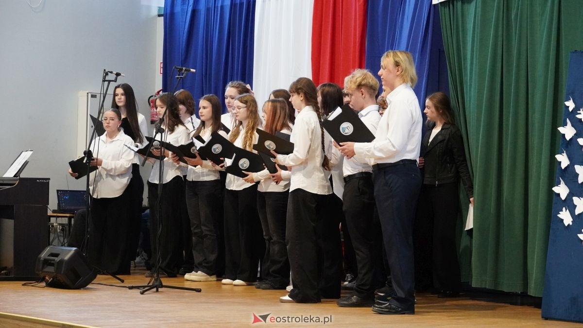 Maturzyści I LO im. Gen. Józefa Bema odebrali świadectwa dojrzałości [24.04.2026] - zdjęcie #49 - eOstroleka.pl