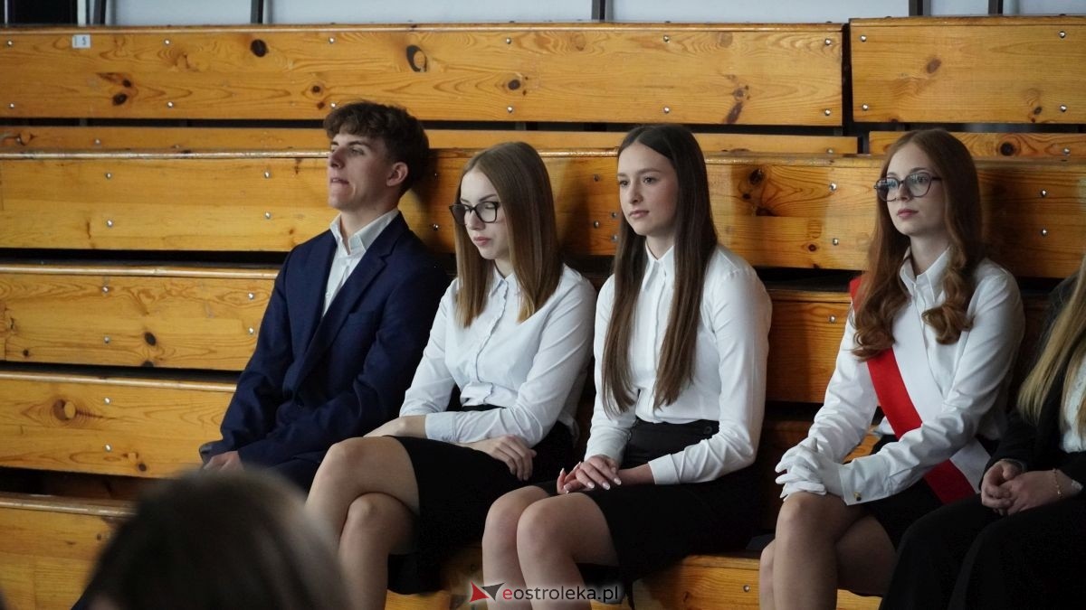 Maturzyści I LO im. Gen. Józefa Bema odebrali świadectwa dojrzałości [24.04.2026] - zdjęcie #45 - eOstroleka.pl