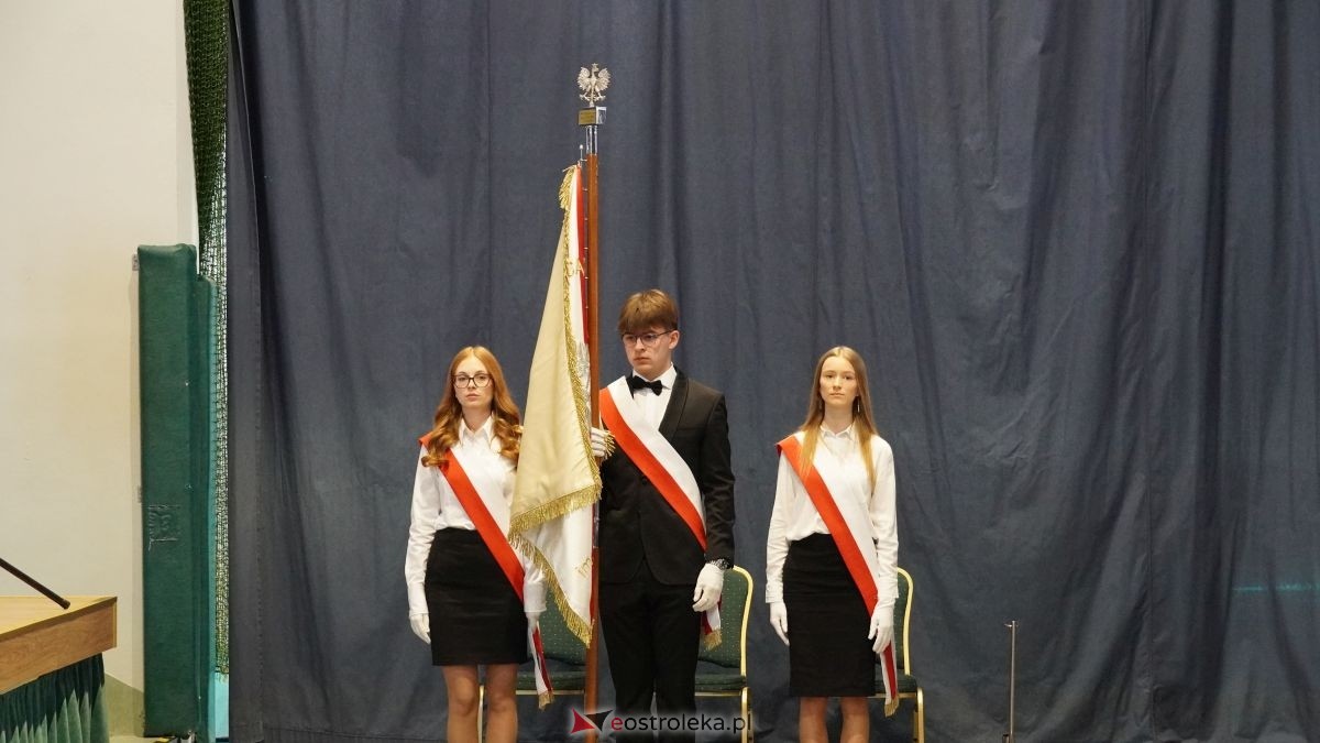 Maturzyści I LO im. Gen. Józefa Bema odebrali świadectwa dojrzałości [24.04.2026] - zdjęcie #30 - eOstroleka.pl