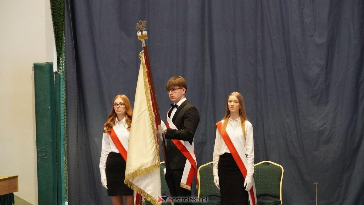 Maturzyści I LO im. Gen. Józefa Bema odebrali świadectwa dojrzałości [24.04.2026] - zdjęcie #29 - eOstroleka.pl