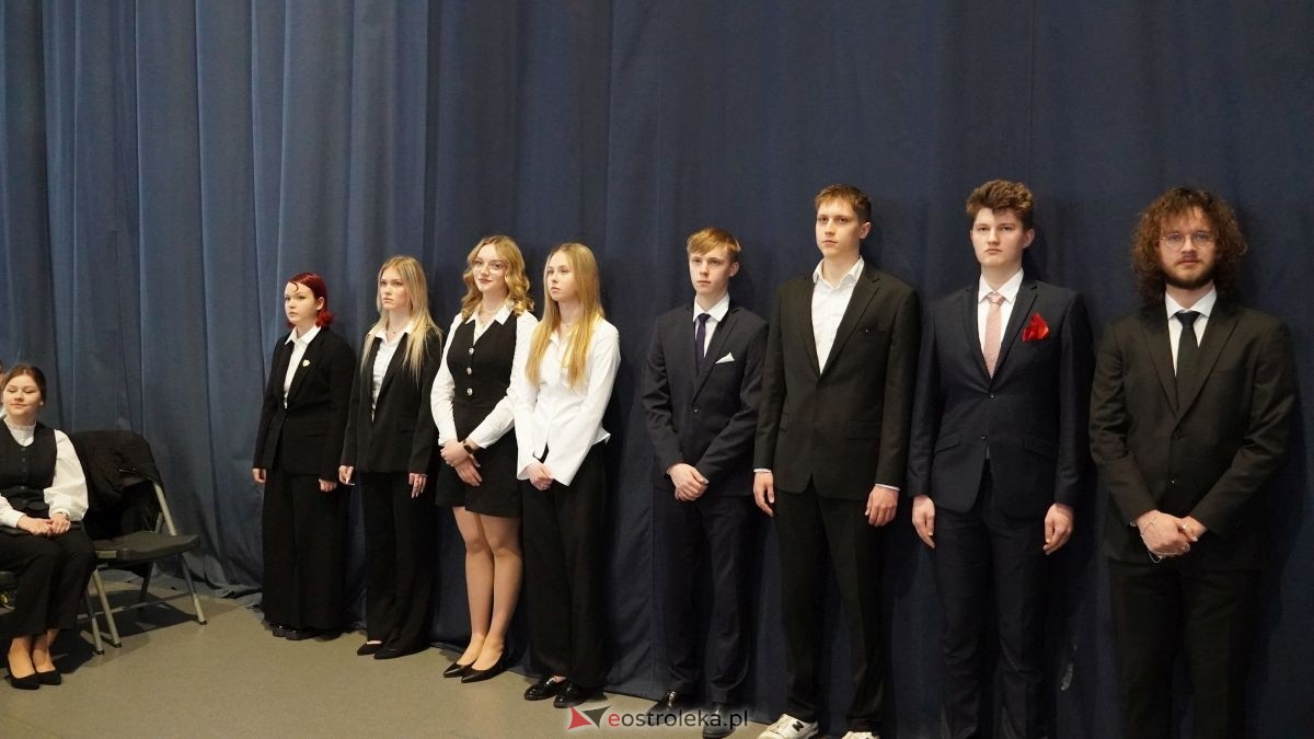 Maturzyści I LO im. Gen. Józefa Bema odebrali świadectwa dojrzałości [24.04.2026] - zdjęcie #22 - eOstroleka.pl
