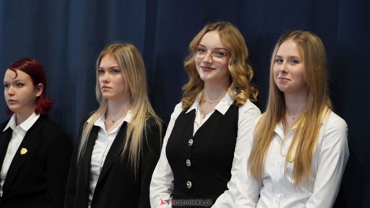 Maturzyści I LO im. Gen. Józefa Bema odebrali świadectwa dojrzałości [24.04.2026] - zdjęcie #20 - eOstroleka.pl