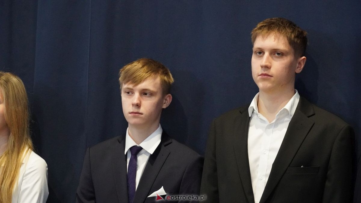 Maturzyści I LO im. Gen. Józefa Bema odebrali świadectwa dojrzałości [24.04.2026] - zdjęcie #19 - eOstroleka.pl