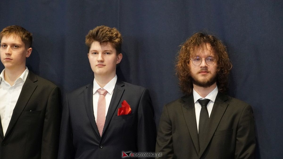 Maturzyści I LO im. Gen. Józefa Bema odebrali świadectwa dojrzałości [24.04.2026] - zdjęcie #18 - eOstroleka.pl