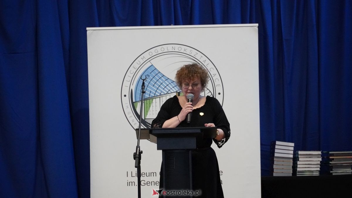 Maturzyści I LO im. Gen. Józefa Bema odebrali świadectwa dojrzałości [24.04.2026] - zdjęcie #17 - eOstroleka.pl