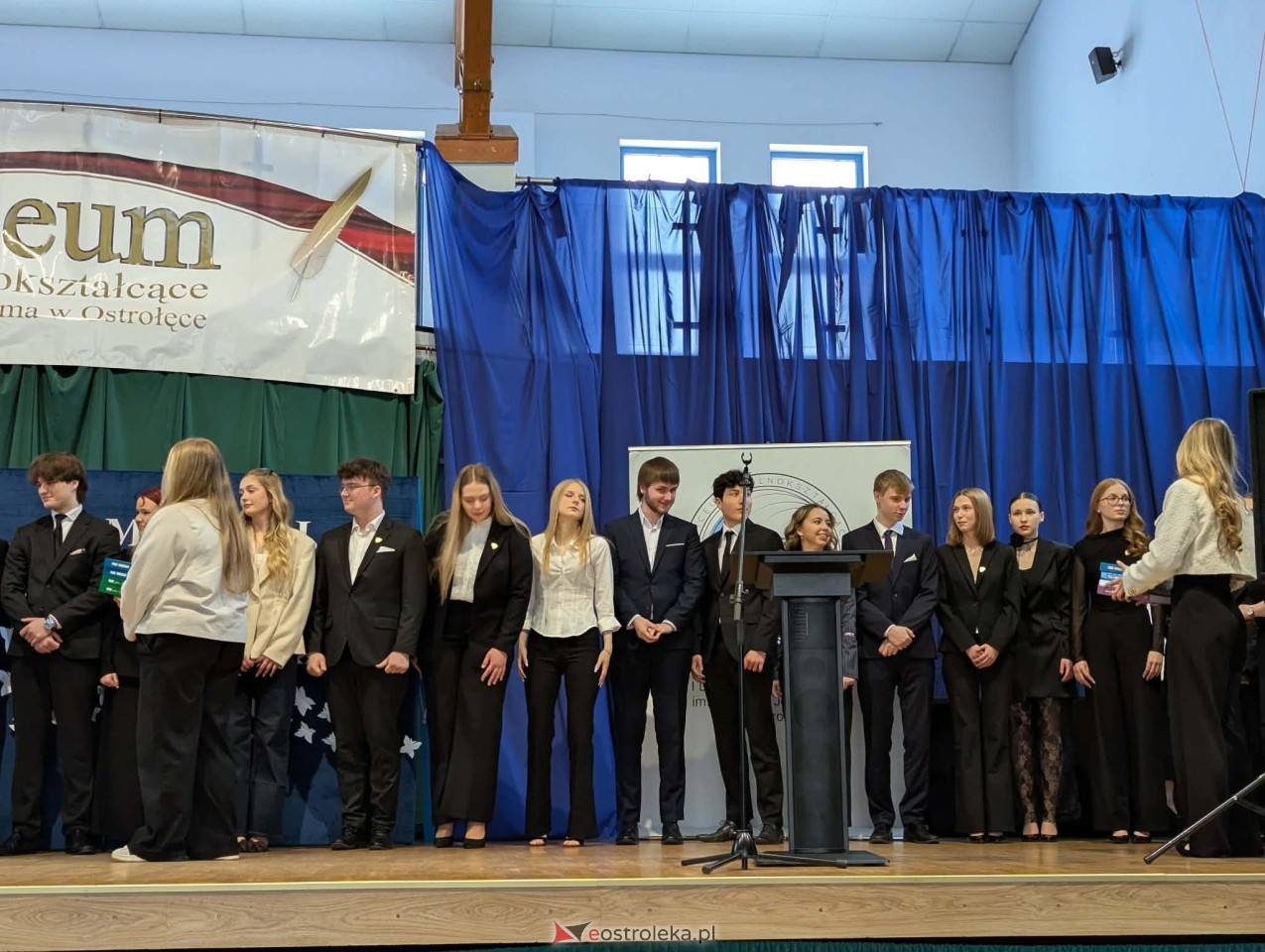 Maturzyści I LO im. Gen. Józefa Bema odebrali świadectwa dojrzałości [24.04.2026] - zdjęcie #16 - eOstroleka.pl