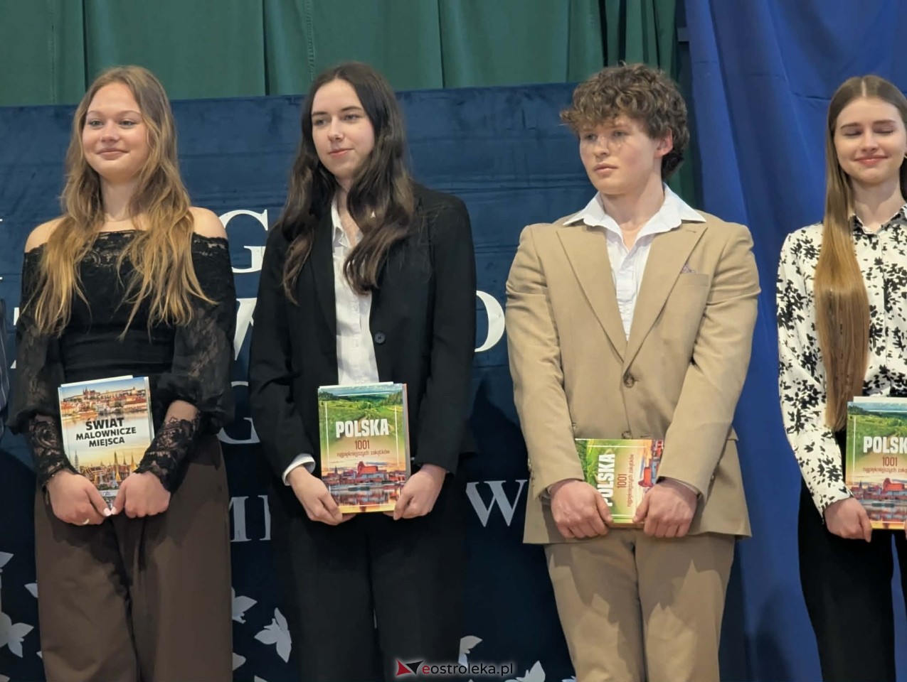 Maturzyści I LO im. Gen. Józefa Bema odebrali świadectwa dojrzałości [24.04.2026] - zdjęcie #15 - eOstroleka.pl