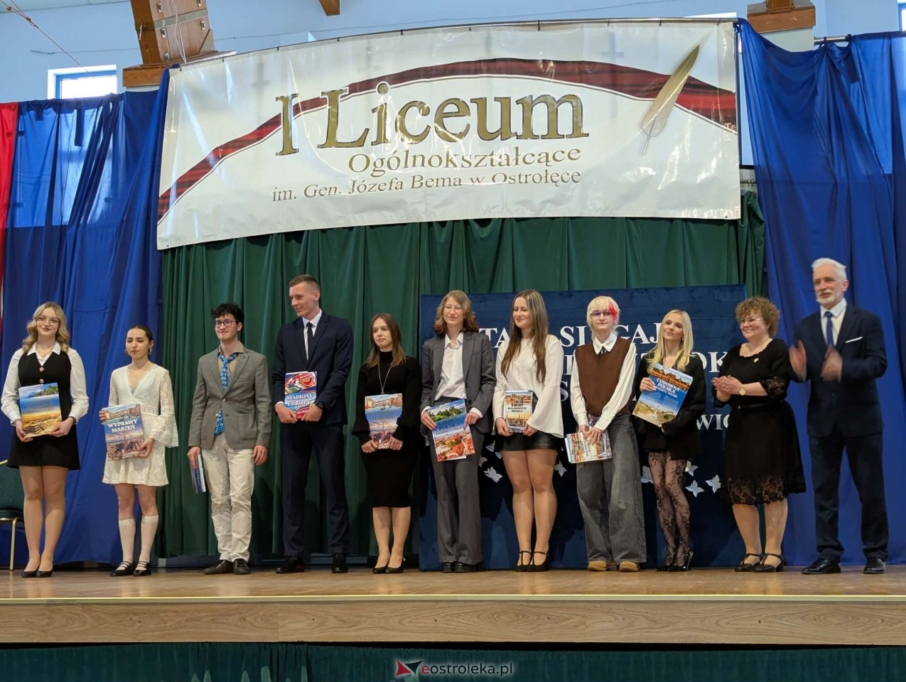 Maturzyści I LO im. Gen. Józefa Bema odebrali świadectwa dojrzałości [24.04.2026] - zdjęcie #12 - eOstroleka.pl