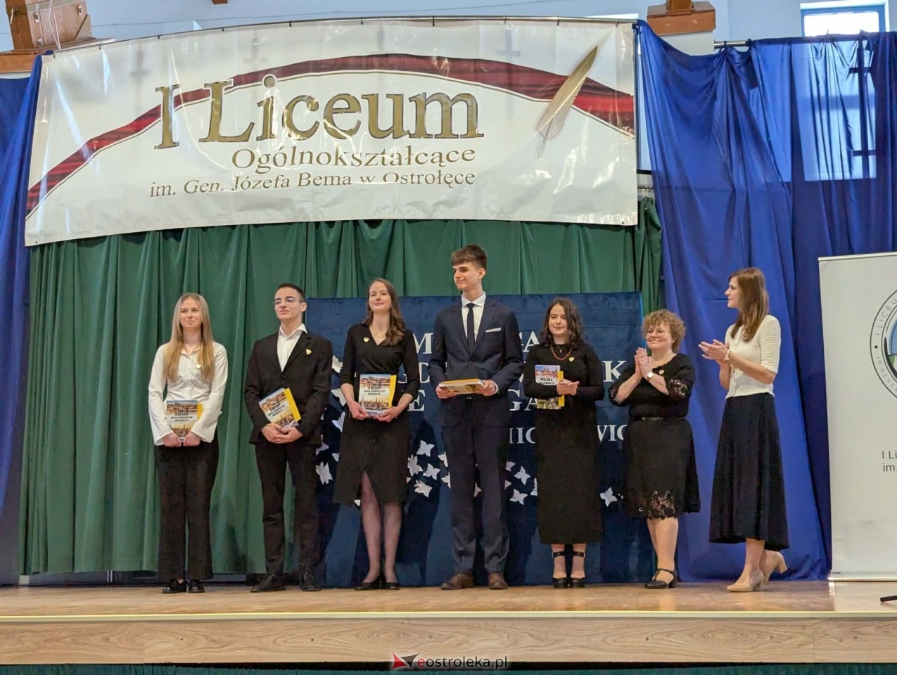 Maturzyści I LO im. Gen. Józefa Bema odebrali świadectwa dojrzałości [24.04.2026] - zdjęcie #10 - eOstroleka.pl