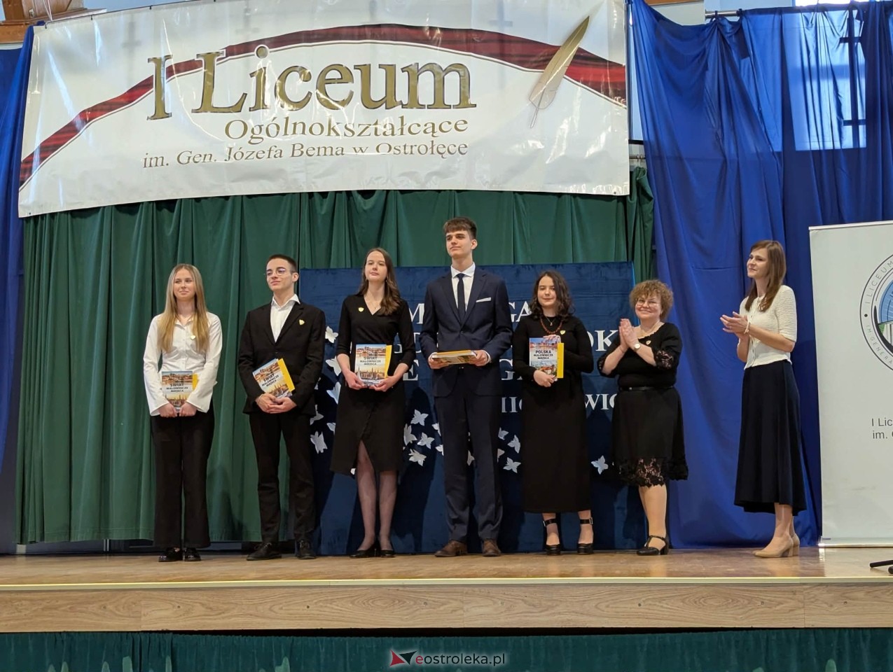 Maturzyści I LO im. Gen. Józefa Bema odebrali świadectwa dojrzałości [24.04.2026] - zdjęcie #8 - eOstroleka.pl