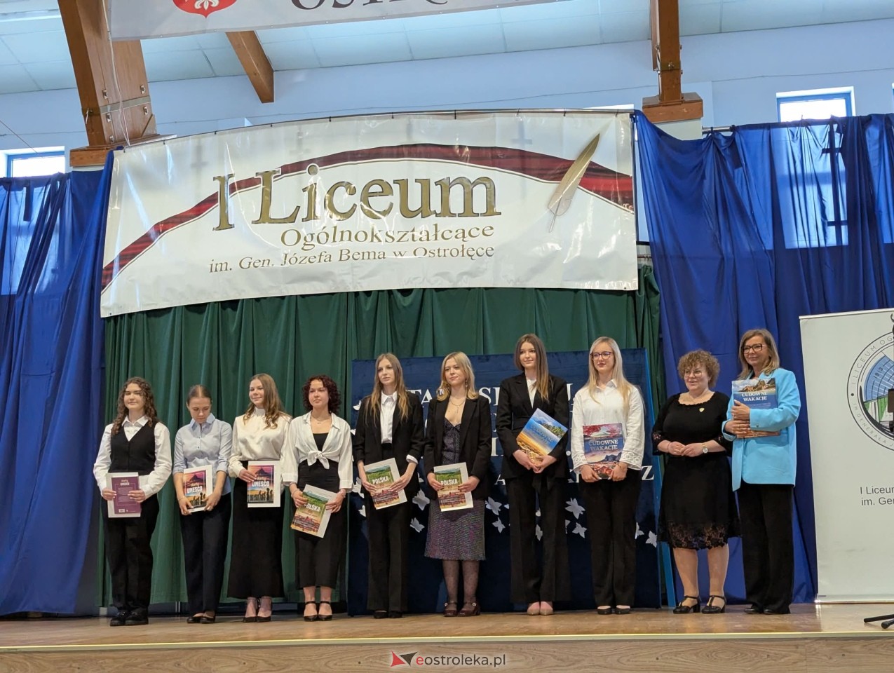 Maturzyści I LO im. Gen. Józefa Bema odebrali świadectwa dojrzałości [24.04.2026] - zdjęcie #6 - eOstroleka.pl