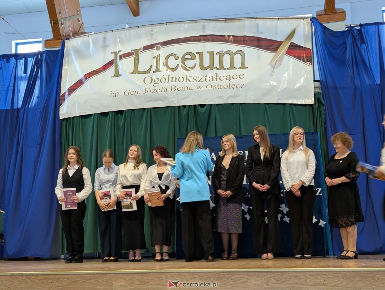 Maturzyści I LO im. Gen. Józefa Bema odebrali świadectwa dojrzałości [24.04.2026] - zdjęcie #5 - eOstroleka.pl