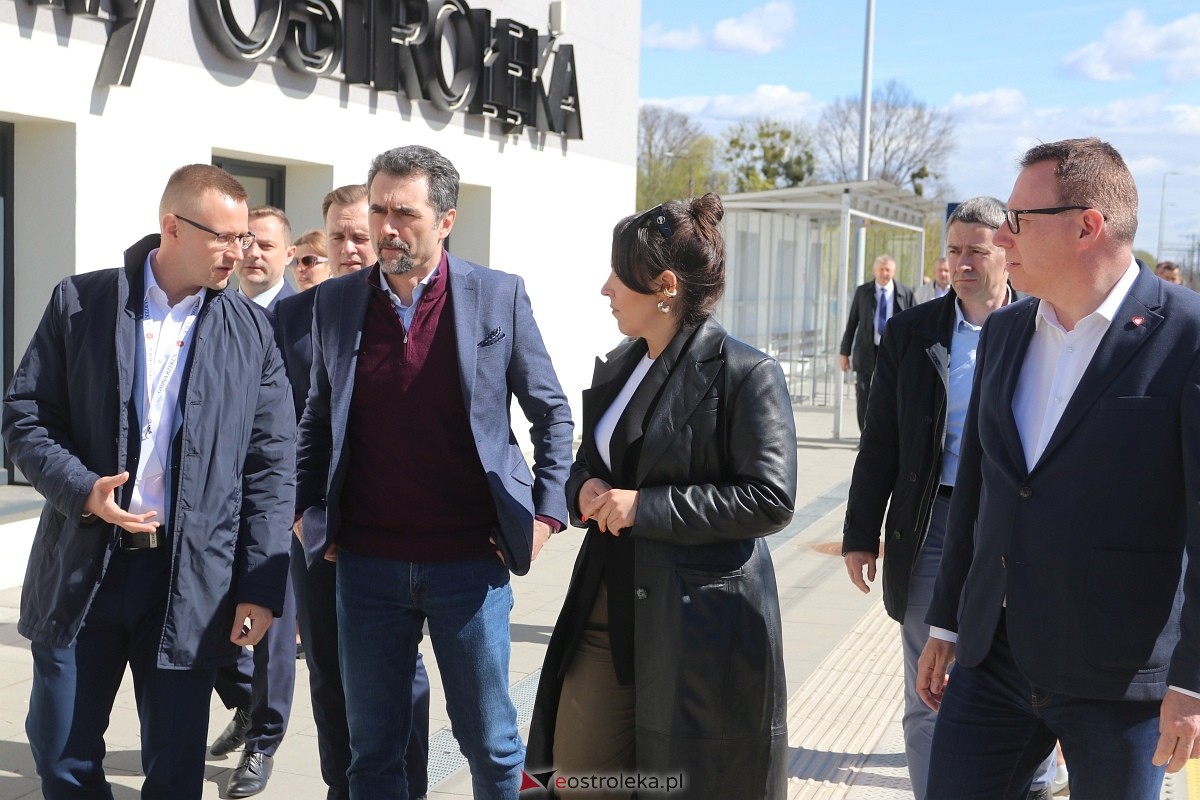 Kolej w Ostrołęce - wizyta wiceministra infrastruktury Piotra Malepszaka [24.04.2026] - zdjęcie #27 - eOstroleka.pl