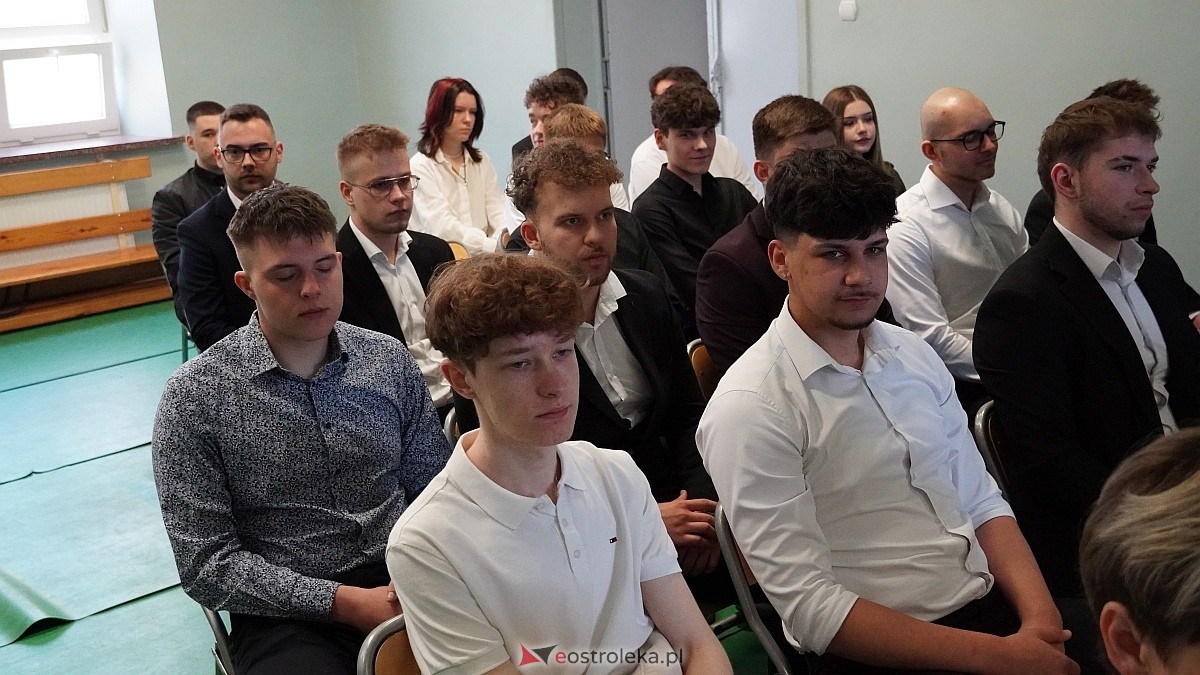 Rozdanie świadectw maturalnych w ZSZ nr 1 [24.04.2026] - zdjęcie #57 - eOstroleka.pl