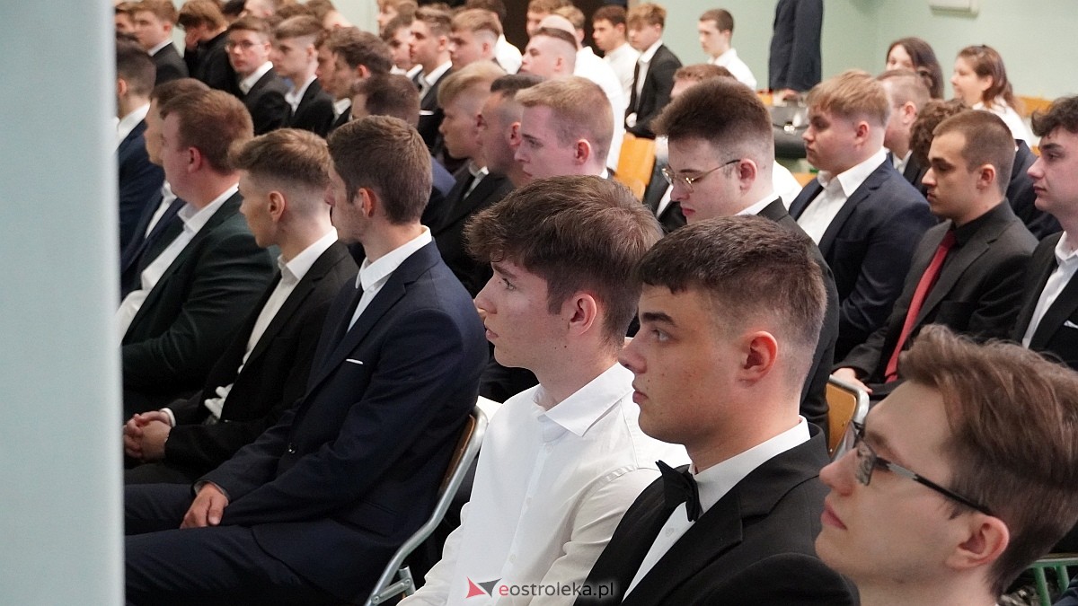 Rozdanie świadectw maturalnych w ZSZ nr 1 [24.04.2026] - zdjęcie #54 - eOstroleka.pl