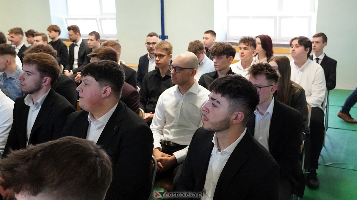 Rozdanie świadectw maturalnych w ZSZ nr 1 [24.04.2026] - zdjęcie #49 - eOstroleka.pl