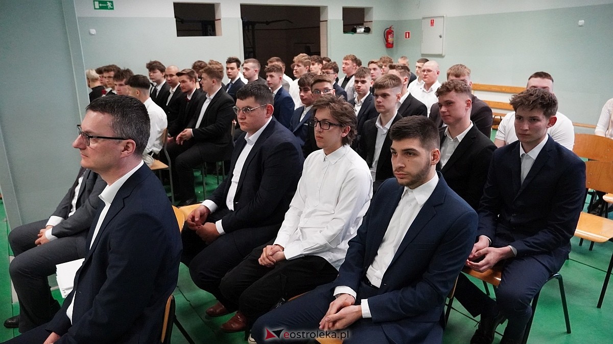 Rozdanie świadectw maturalnych w ZSZ nr 1 [24.04.2026] - zdjęcie #42 - eOstroleka.pl