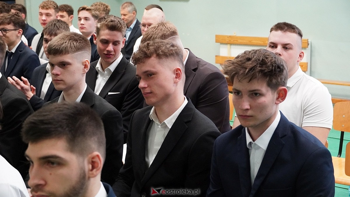 Rozdanie świadectw maturalnych w ZSZ nr 1 [24.04.2026] - zdjęcie #41 - eOstroleka.pl