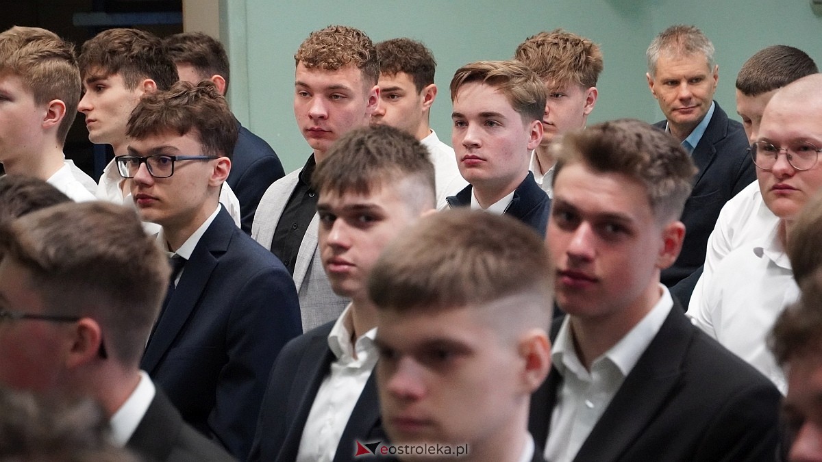Rozdanie świadectw maturalnych w ZSZ nr 1 [24.04.2026] - zdjęcie #38 - eOstroleka.pl