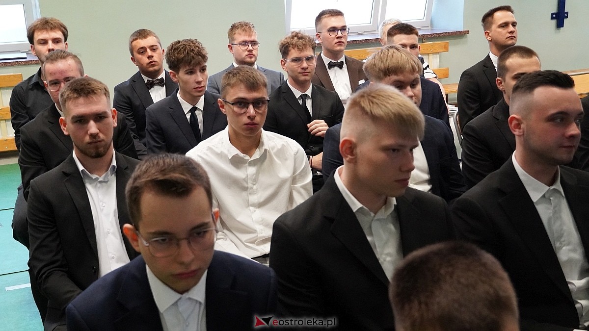 Rozdanie świadectw maturalnych w ZSZ nr 1 [24.04.2026] - zdjęcie #37 - eOstroleka.pl