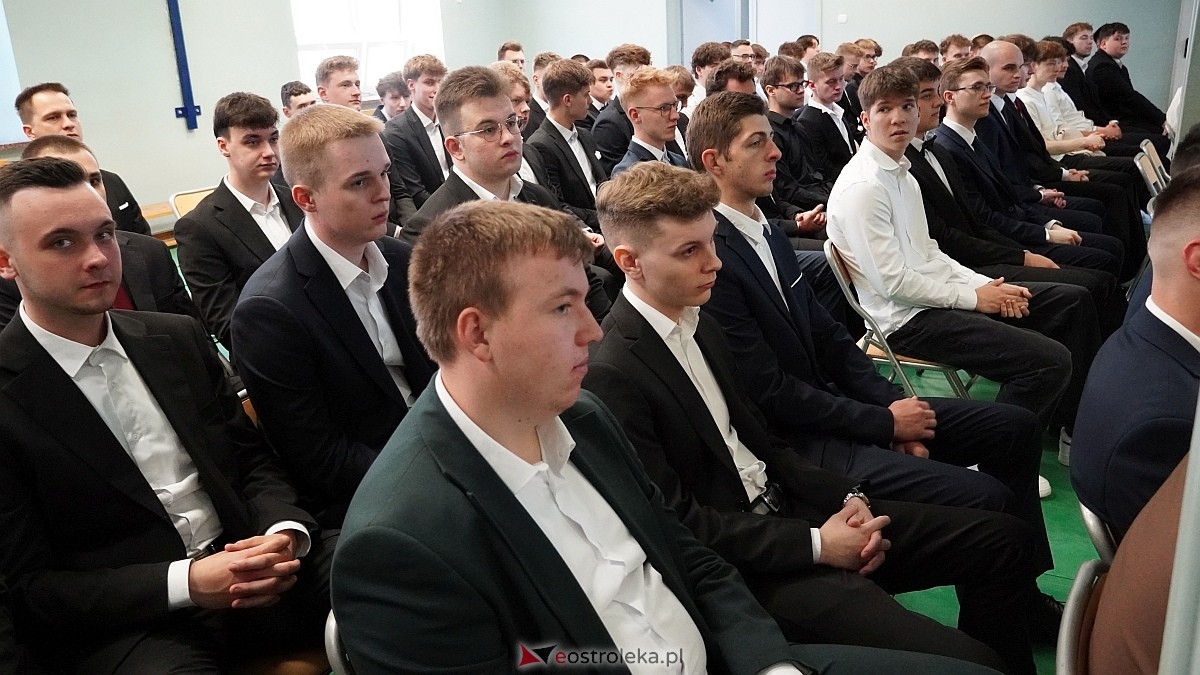 Rozdanie świadectw maturalnych w ZSZ nr 1 [24.04.2026] - zdjęcie #35 - eOstroleka.pl