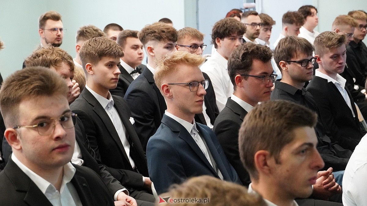 Rozdanie świadectw maturalnych w ZSZ nr 1 [24.04.2026] - zdjęcie #33 - eOstroleka.pl