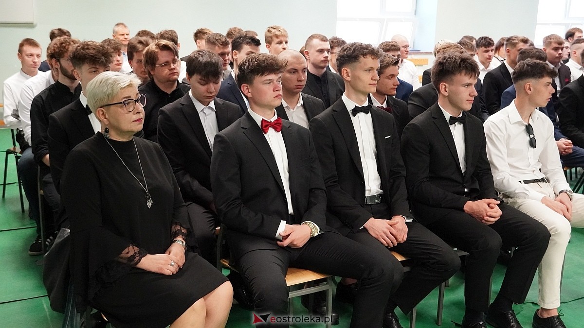 Rozdanie świadectw maturalnych w ZSZ nr 1 [24.04.2026] - zdjęcie #29 - eOstroleka.pl