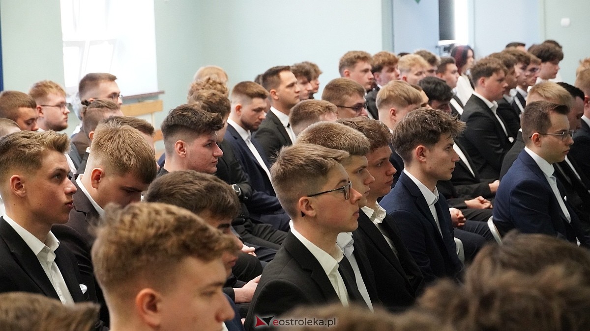 Rozdanie świadectw maturalnych w ZSZ nr 1 [24.04.2026] - zdjęcie #27 - eOstroleka.pl