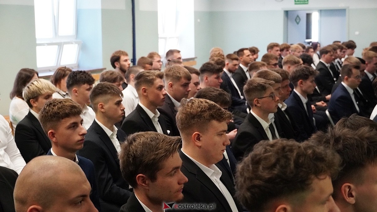 Rozdanie świadectw maturalnych w ZSZ nr 1 [24.04.2026] - zdjęcie #26 - eOstroleka.pl