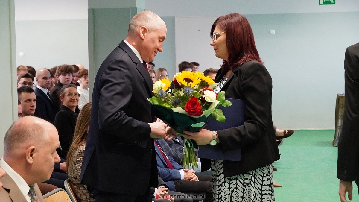 Rozdanie świadectw maturalnych w ZSZ nr 1 [24.04.2026] - zdjęcie #19 - eOstroleka.pl