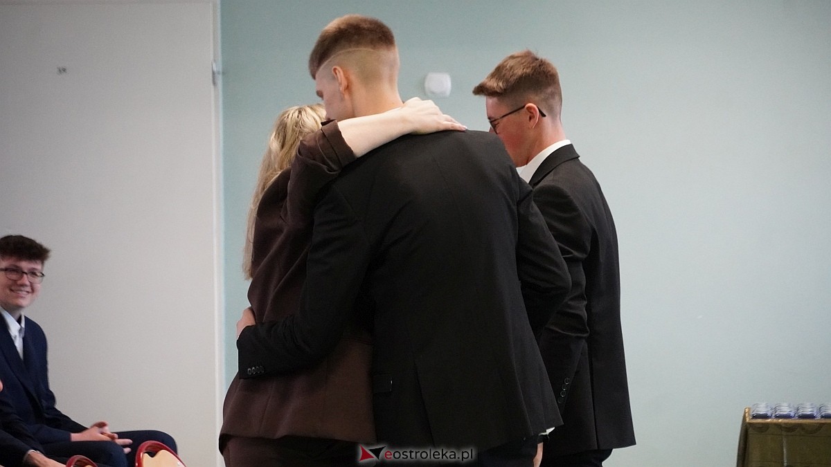 Rozdanie świadectw maturalnych w ZSZ nr 1 [24.04.2026] - zdjęcie #17 - eOstroleka.pl