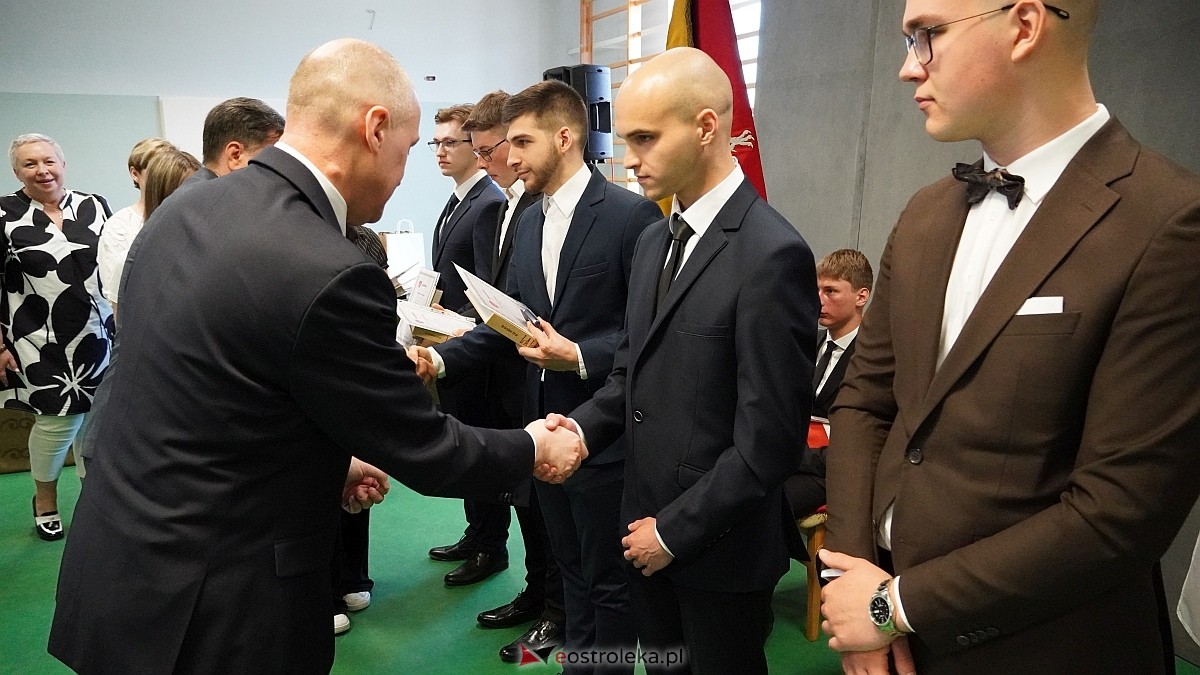 Rozdanie świadectw maturalnych w ZSZ nr 1 [24.04.2026] - zdjęcie #14 - eOstroleka.pl