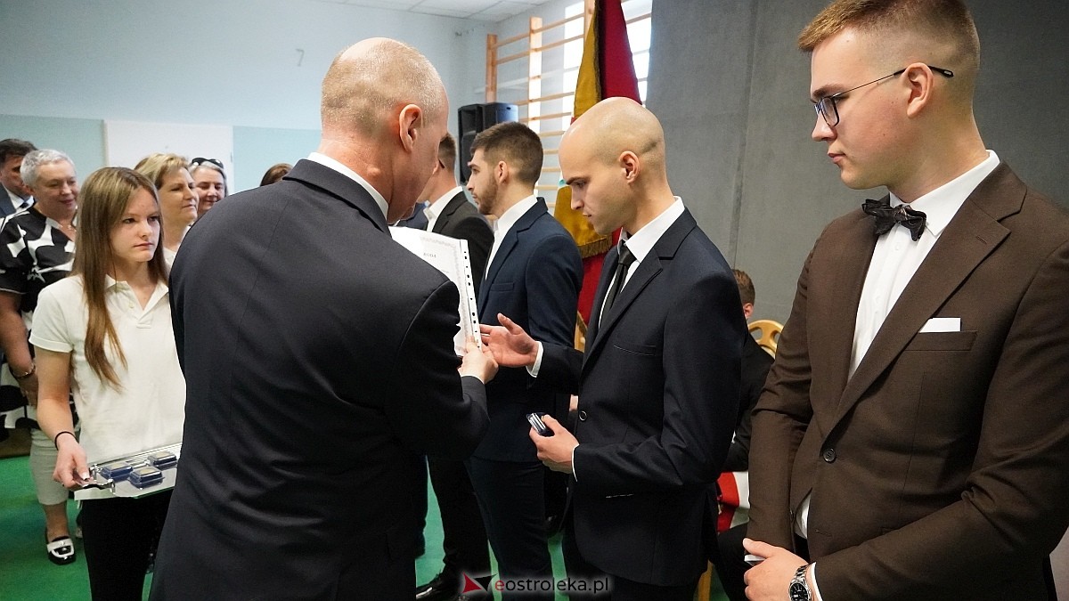 Rozdanie świadectw maturalnych w ZSZ nr 1 [24.04.2026] - zdjęcie #12 - eOstroleka.pl