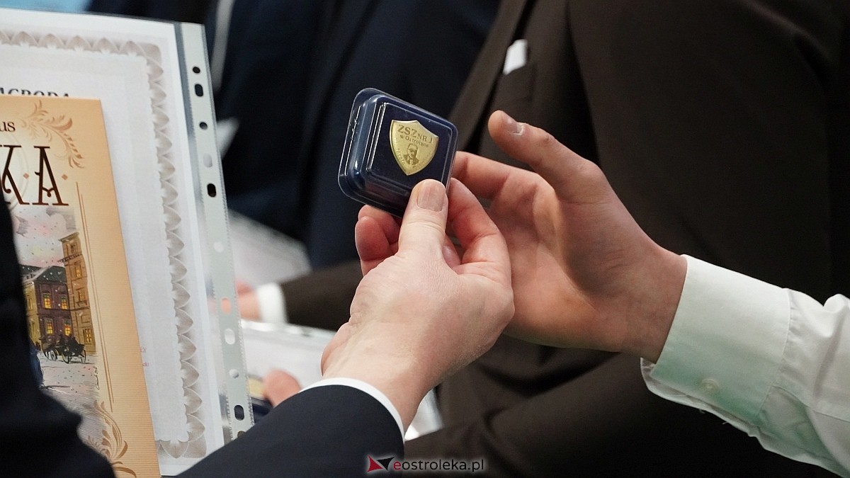 Rozdanie świadectw maturalnych w ZSZ nr 1 [24.04.2026] - zdjęcie #9 - eOstroleka.pl