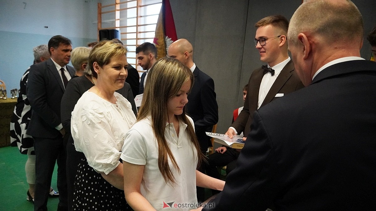 Rozdanie świadectw maturalnych w ZSZ nr 1 [24.04.2026] - zdjęcie #7 - eOstroleka.pl