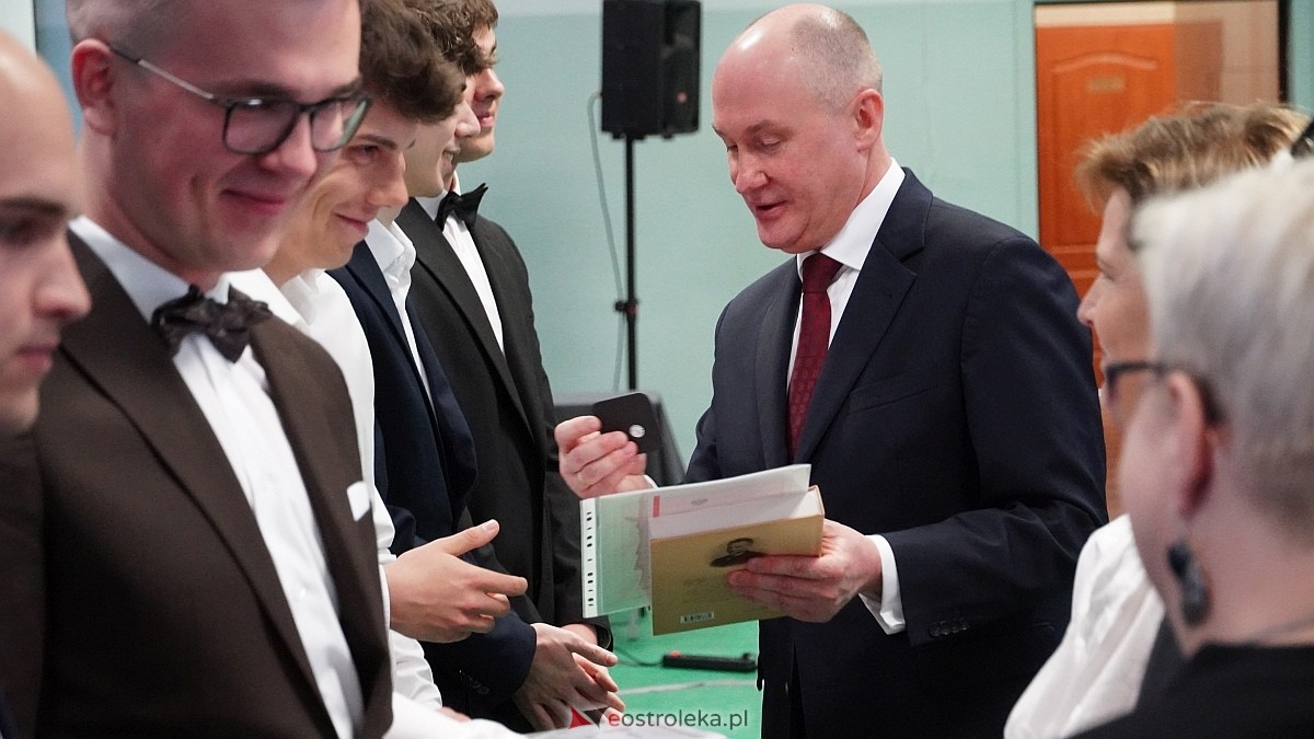 Rozdanie świadectw maturalnych w ZSZ nr 1 [24.04.2026] - zdjęcie #5 - eOstroleka.pl