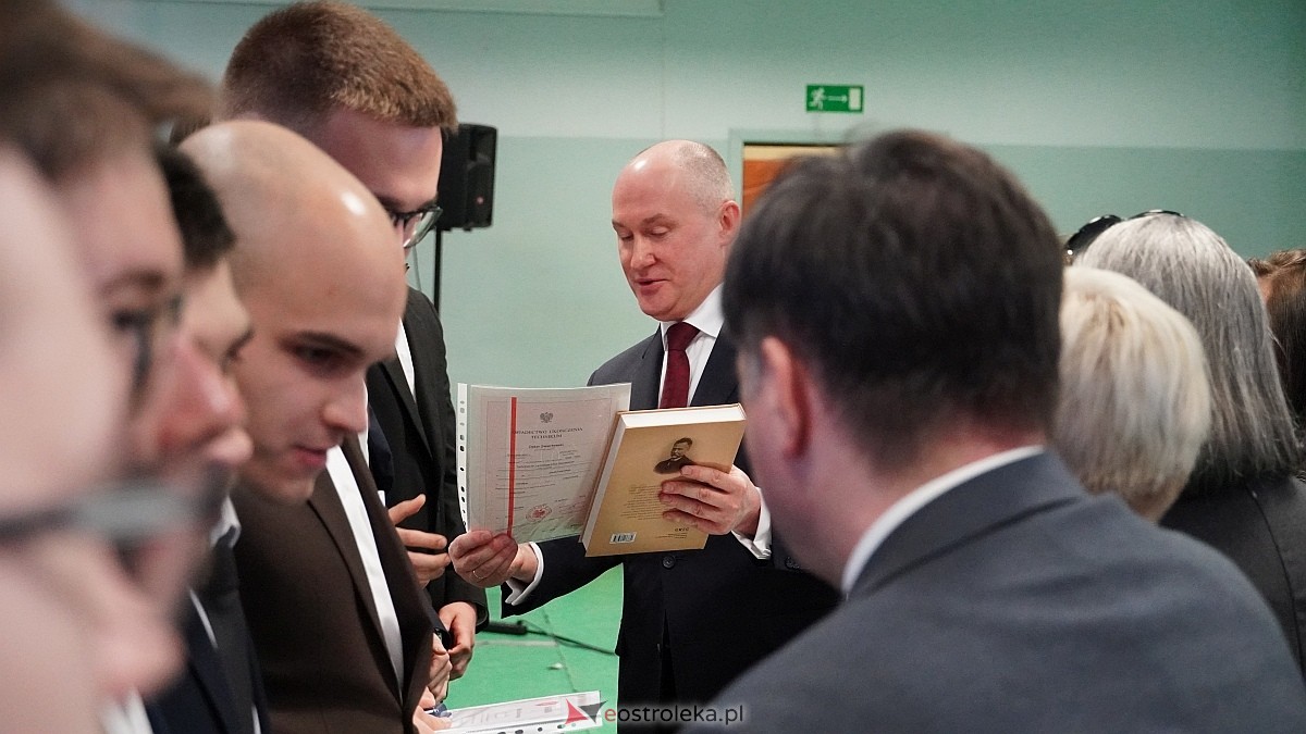 Rozdanie świadectw maturalnych w ZSZ nr 1 [24.04.2026] - zdjęcie #4 - eOstroleka.pl