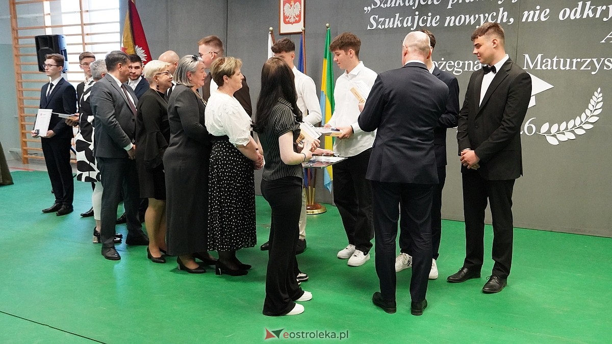 Rozdanie świadectw maturalnych w ZSZ nr 1 [24.04.2026] - zdjęcie #3 - eOstroleka.pl