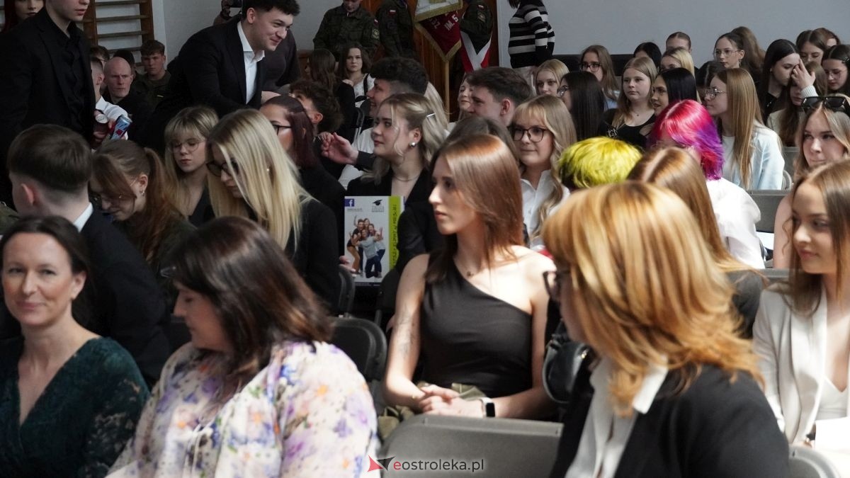 Zakończenie roku maturzystów z ZSZ nr 2 w Ostrołęce [24.04.2026] - zdjęcie #93 - eOstroleka.pl