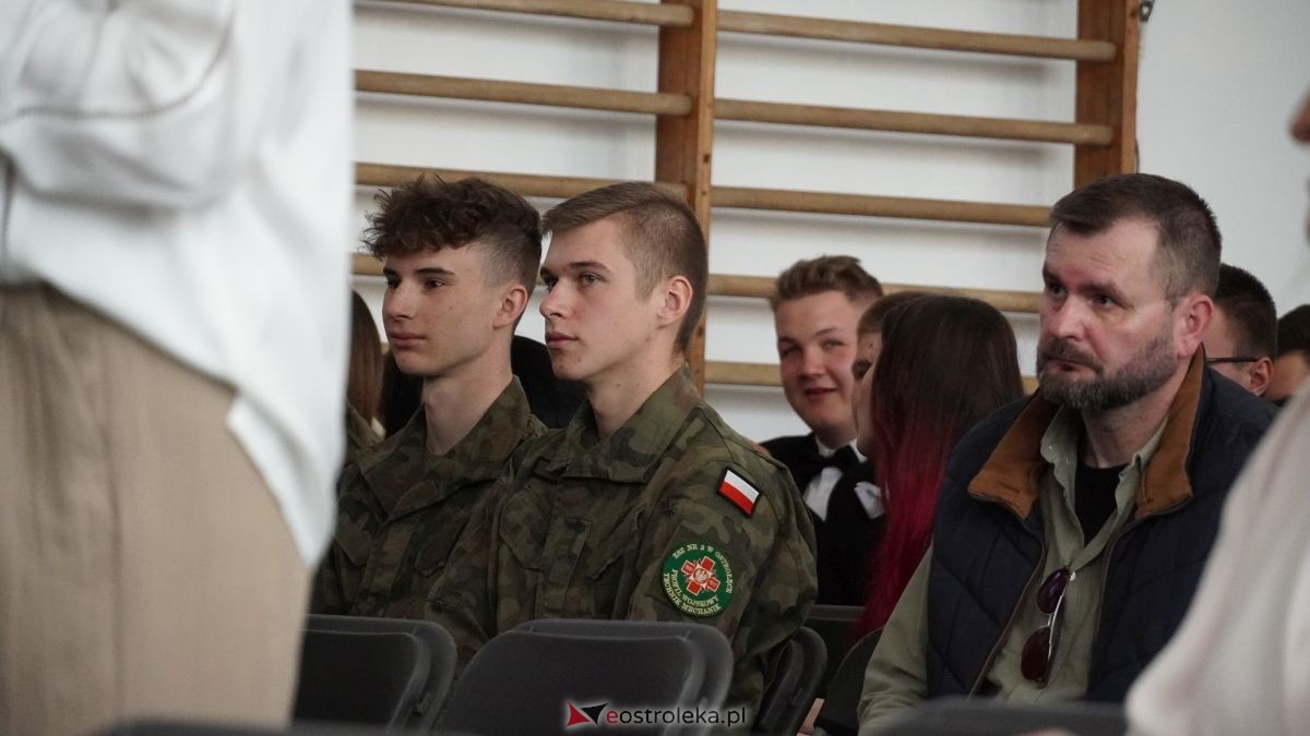 Zakończenie roku maturzystów z ZSZ nr 2 w Ostrołęce [24.04.2026] - zdjęcie #87 - eOstroleka.pl