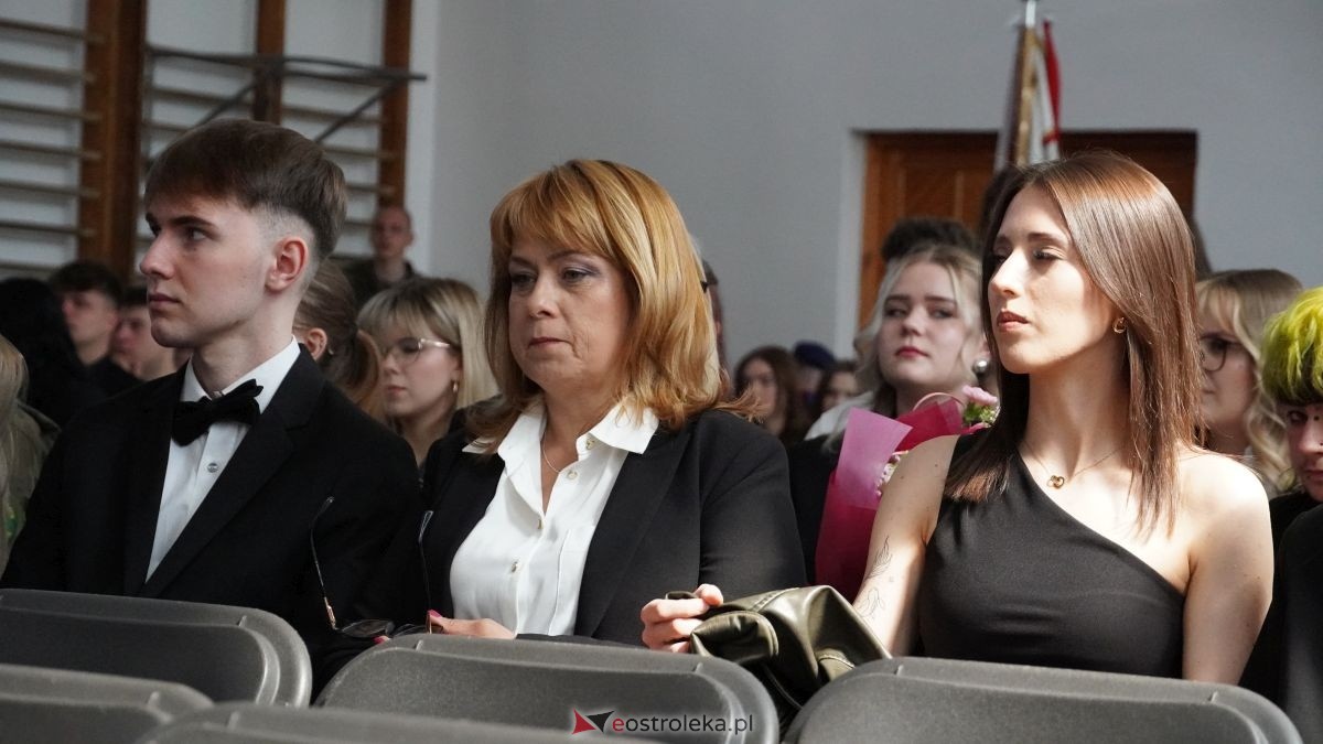 Zakończenie roku maturzystów z ZSZ nr 2 w Ostrołęce [24.04.2026] - zdjęcie #83 - eOstroleka.pl