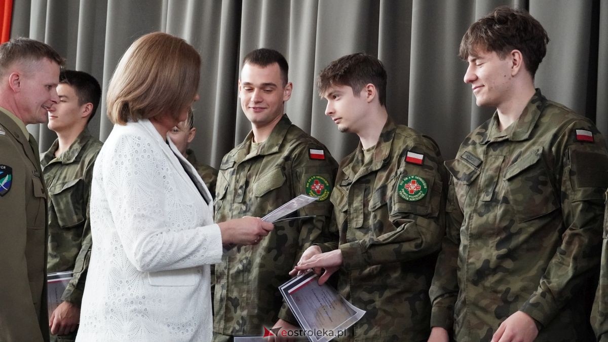 Zakończenie roku maturzystów z ZSZ nr 2 w Ostrołęce [24.04.2026] - zdjęcie #39 - eOstroleka.pl