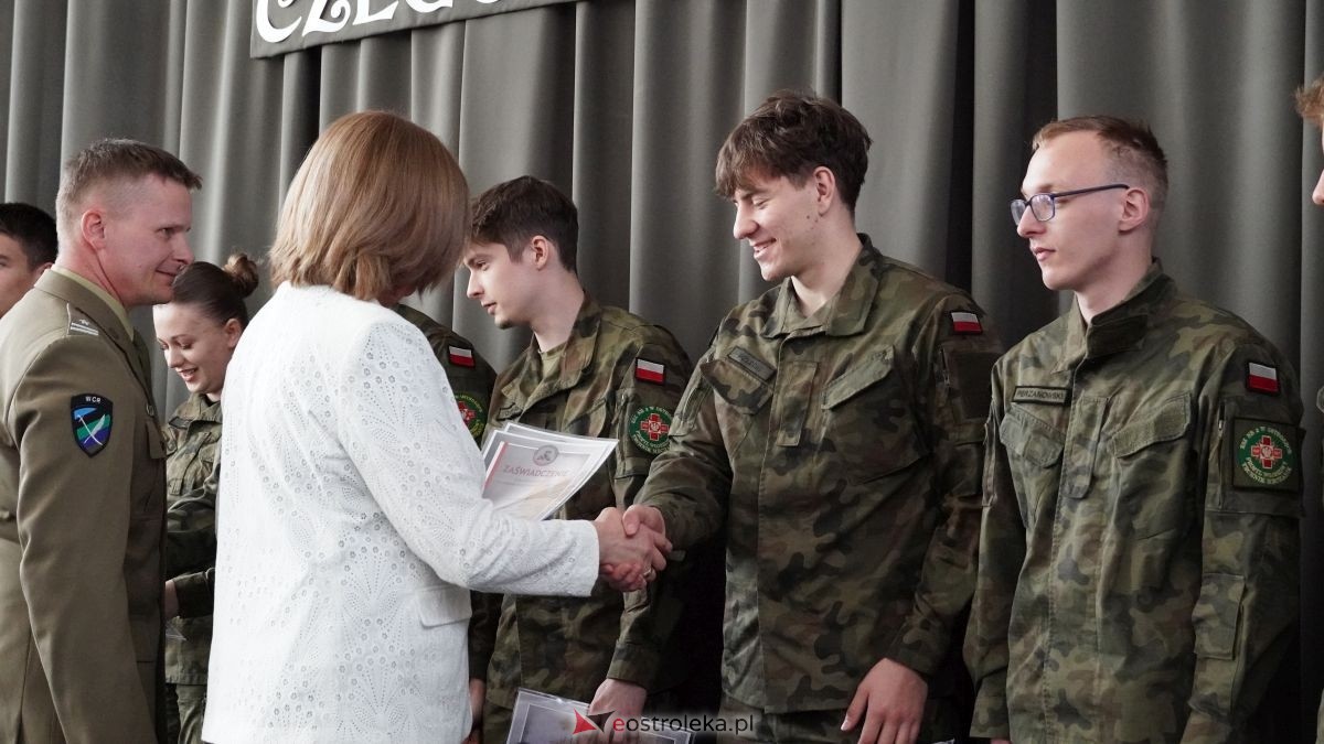 Zakończenie roku maturzystów z ZSZ nr 2 w Ostrołęce [24.04.2026] - zdjęcie #37 - eOstroleka.pl